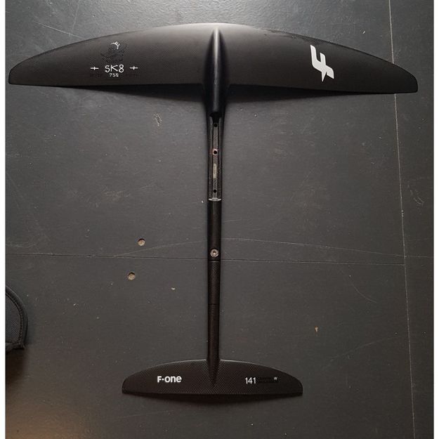 F-One SK8 750 carbon plane Black Occasion - Telstar Surf